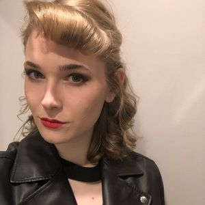 Meet your Posher, Emily